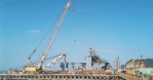应用 徐工中小吨位履带吊助力世界首座公铁同层多塔斜拉桥建设